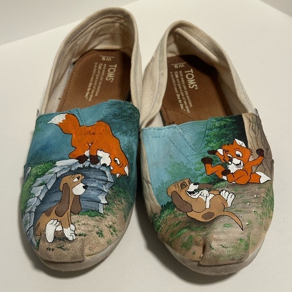 Tom’s Custom Painted Fox and the Hound Shoes - Picture 1 of 7